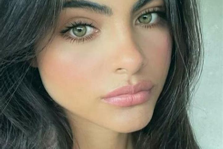 Stella, 24, a red amber-eyed mediterranean companion based in Hattenhofen. Offering Massage, 69, Duos. Available for incall and outcall, day and evening dates.