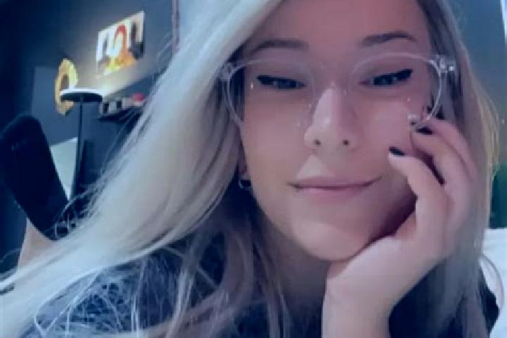 Violet, 26, a platinum blonde dark-eyed european companion based in Yanqul. Offering Domination, Dinner Date, Girlfriend Experience. Available for incall and...