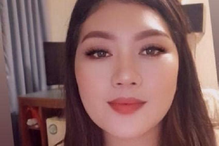 Violet, 27, a brunette amber-eyed mediterranean companion based in Portmore. Offering Erotic Massage, Striptease, Prostate Massage, 69. Available for incall ...