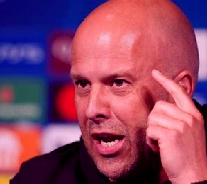 Violet, 29, a auburn hazel-eyed caucasian companion based in Ketapang. Offering 69, Erotic Massage, Travel Companion. Available for incall and outcall, overn...