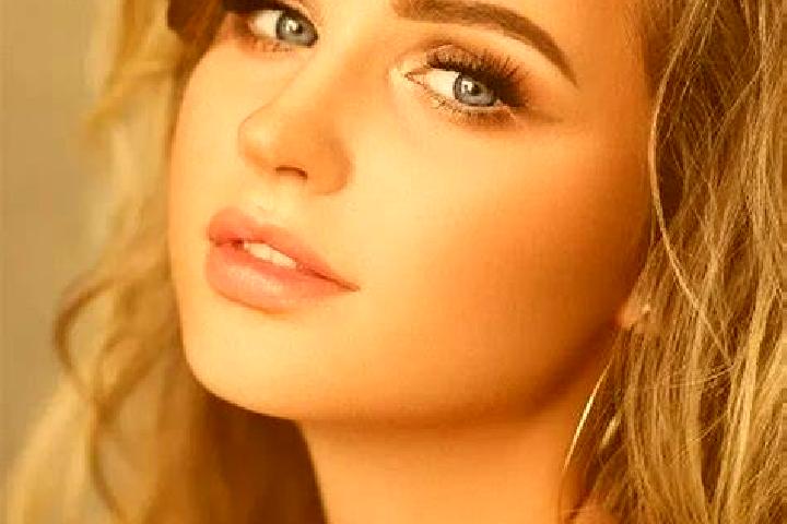 Violet, 33 — Escort in Americo de Campos, Brazil