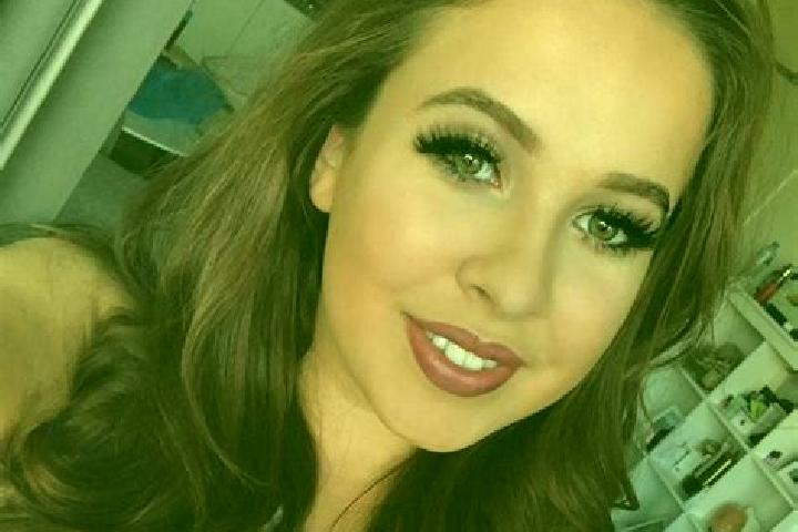 Zoe, 24, a blonde hazel-eyed mediterranean companion based in Kea. Offering GFE, Erotic Massage, Massage. Available for incall and outcall, overnight booking...