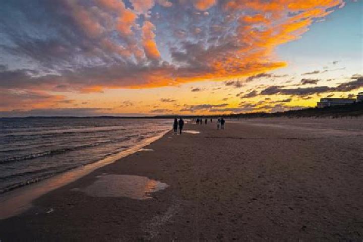 Zoey, 34 — Escort in Qianwei, China
